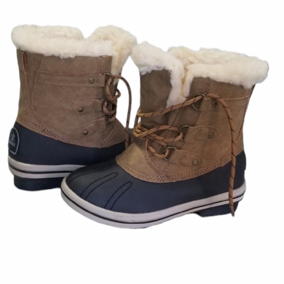 PAWZ Gina Cold Winter Boots, Size 5 kids - Picture 2 of 8